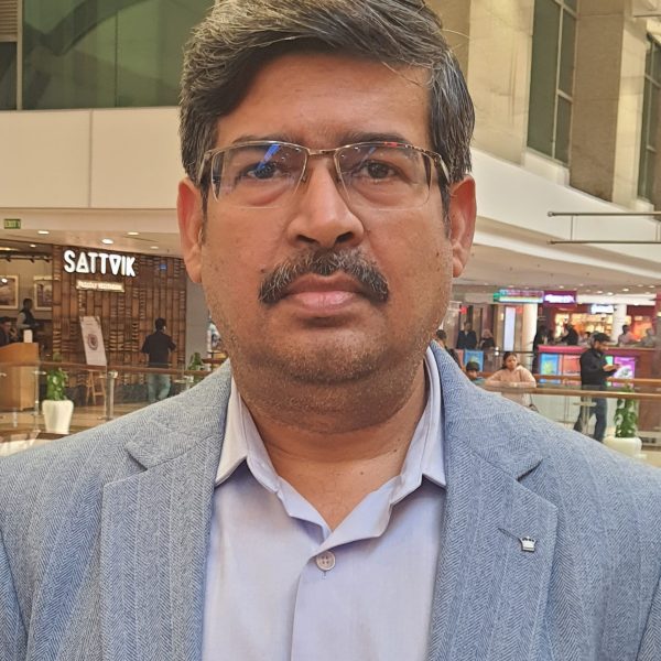 Jawed Shamshedi, PMP certified agile project manager and solution architect specializing in scalable, secure IT solutions for e-commerce, finance, healthcare, and education